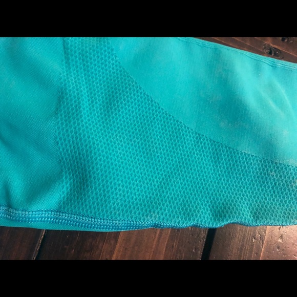 Lululemon high compression crops - Picture 5 of 5